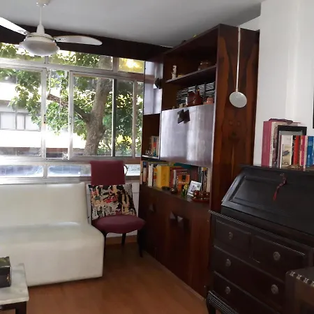 Apartamento TOP em Copacabana na quadra da praia! Sol, praia e muito conforto!-2